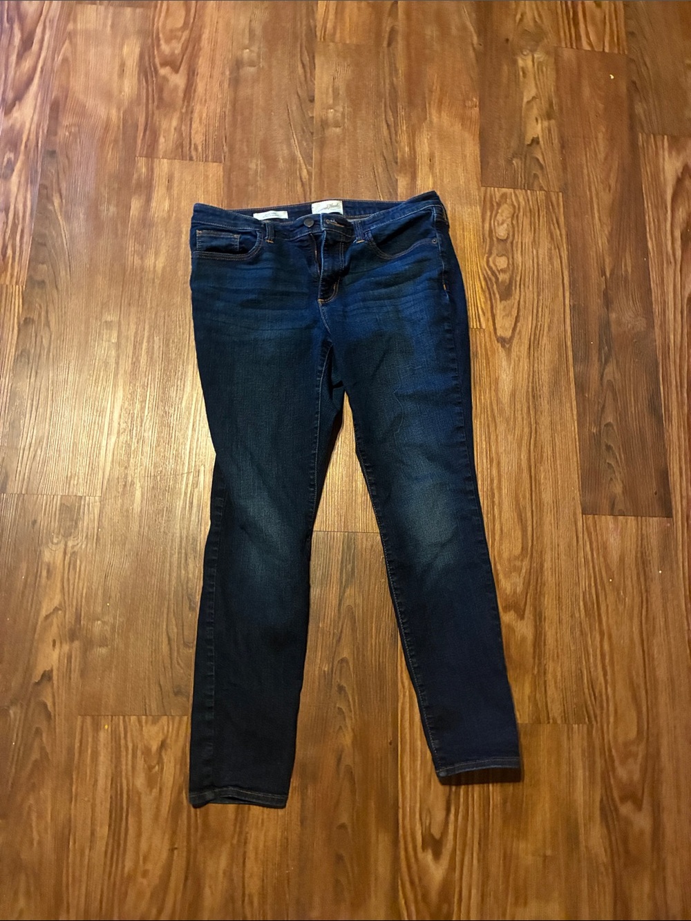 Universal Thread Women's Dark Blue Skinny Jeans
